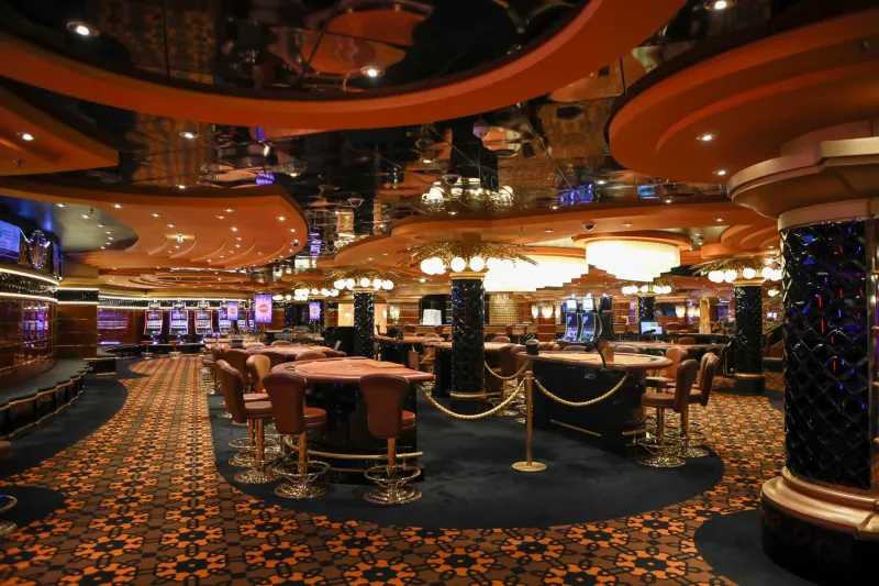 Atmosphere Is Not an Edge: What Elite Players Must Know Before Paying for a Premium Lounge