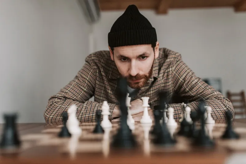 More Is Not More: Why Elite Players Deliberately Shrink Their Game Portfolio